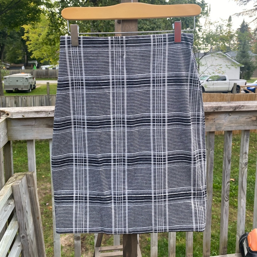 Plaid grey body skirt